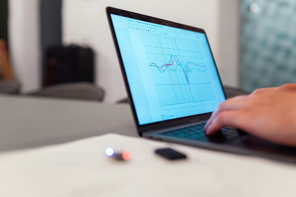 Análise de dados e gráficos em um computador